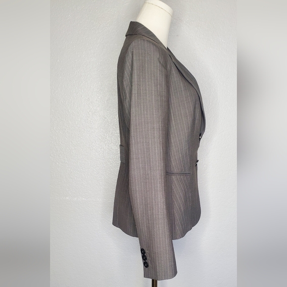 The Limited Wool Blend Perfect Travel Gray Pinstripe Fitted Blazer Jacket Size 6 - Picture 5 of 9